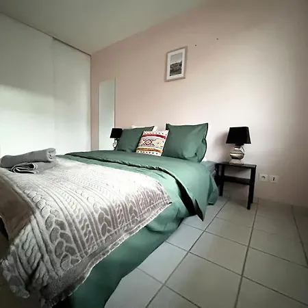 Agreable Proche Du Metro Apartment